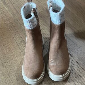 art class Brown Kids Boots with Cream Accents